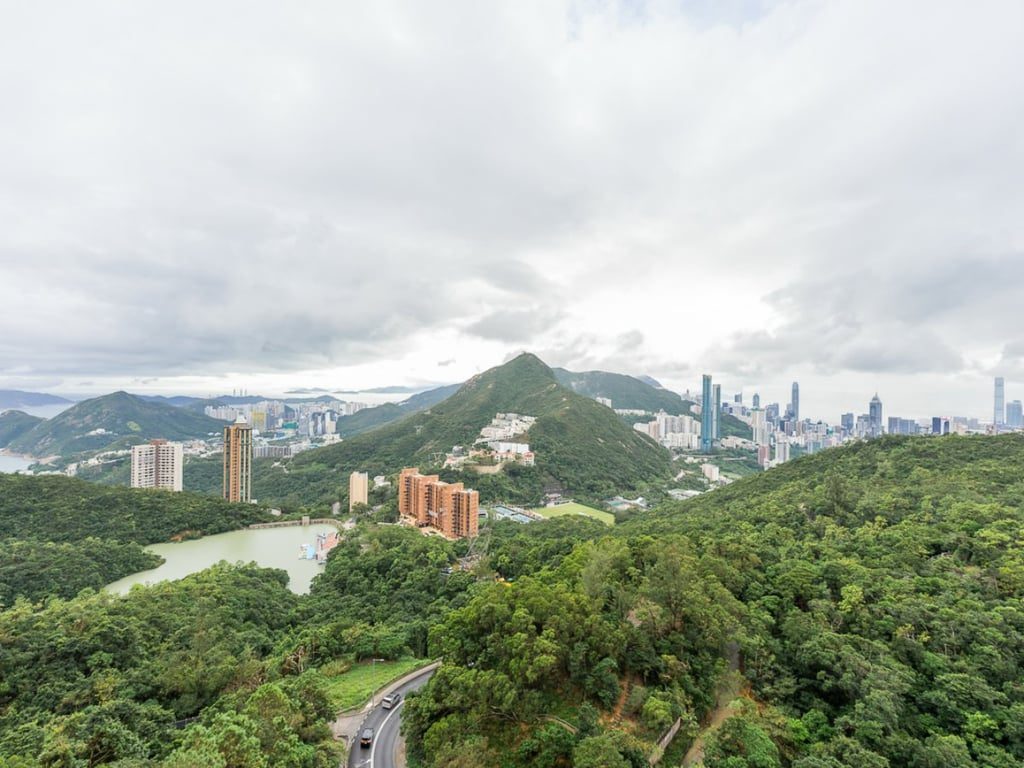 photo 4 — Hong Kong Parkview Twr 17, Repulse Bay
