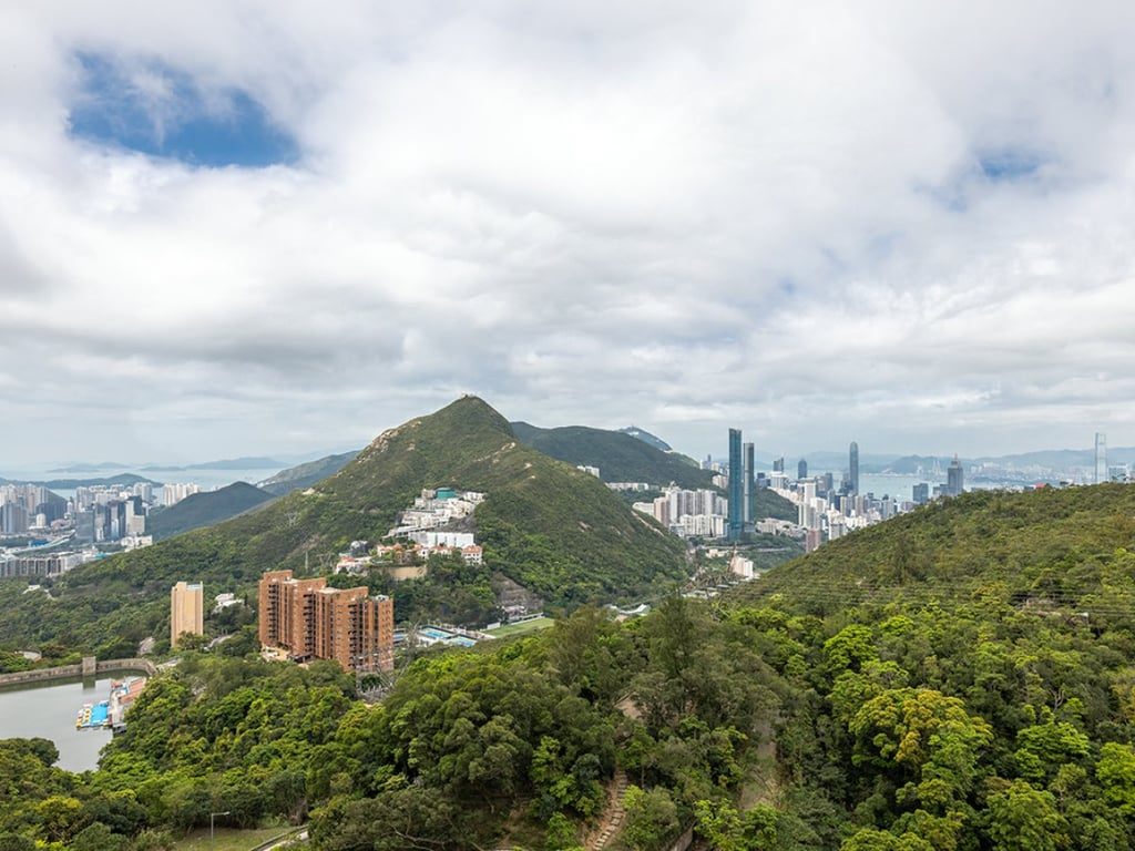 photo 3 — Hong Kong Parkview Twr 17, Repulse Bay