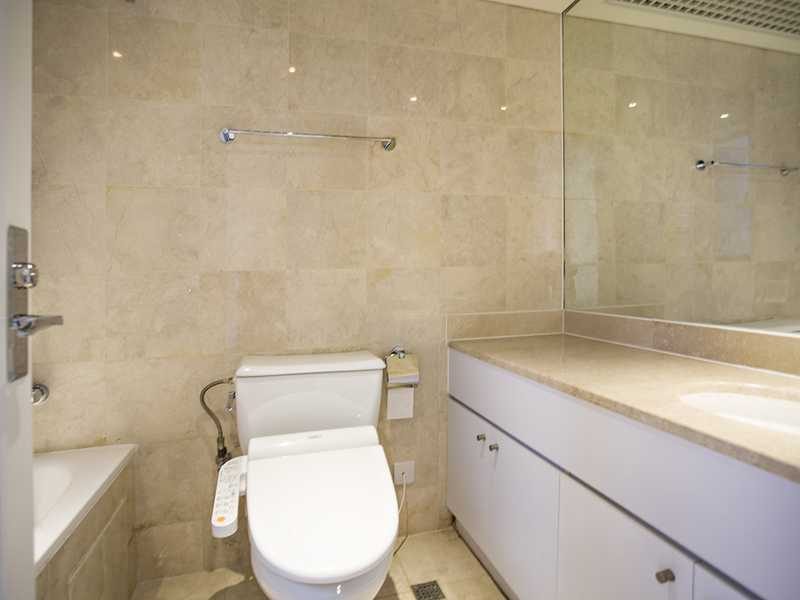 photo 13 — Hong Kong Parkview Twr 17, Repulse Bay