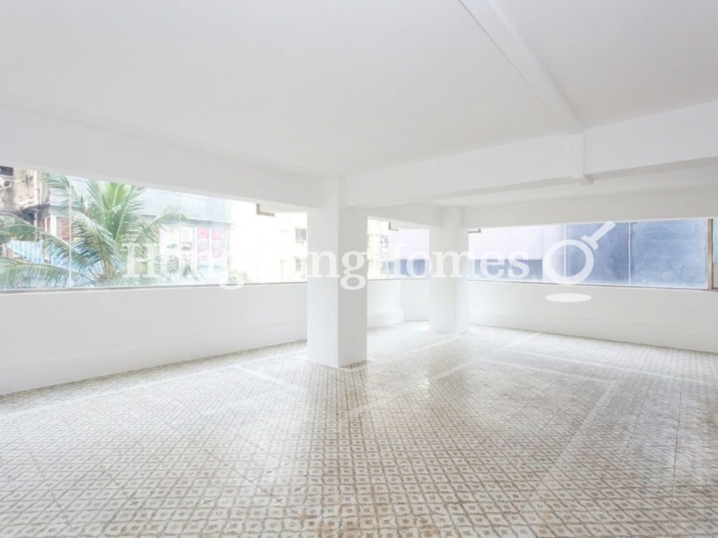 photo 3 — Lai Yuen Apartments, Causeway Bay