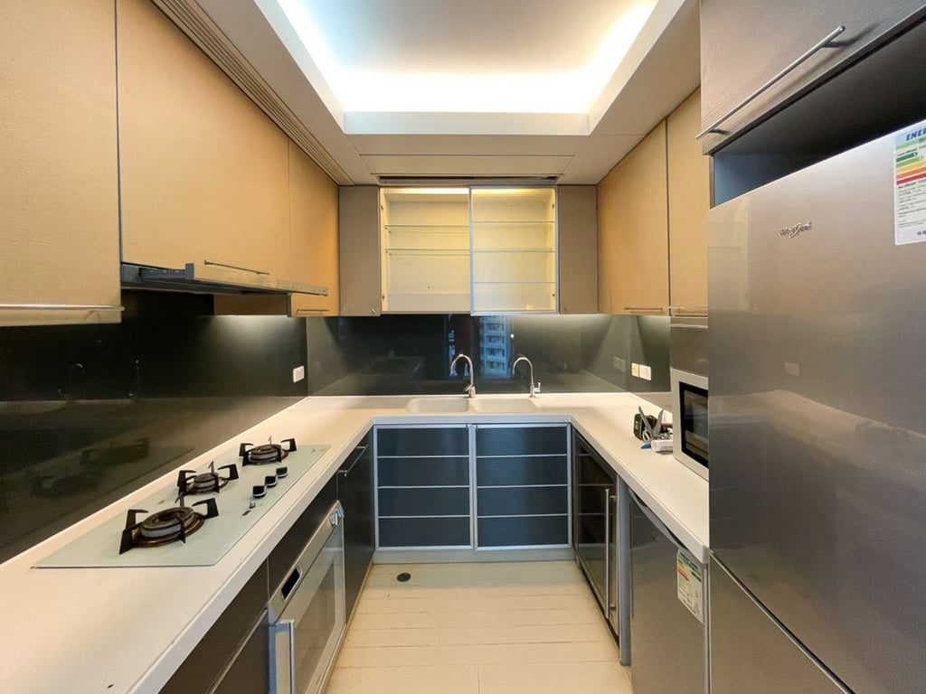 photo 8 — 11 Macdonnell Road, Mid Levels Central