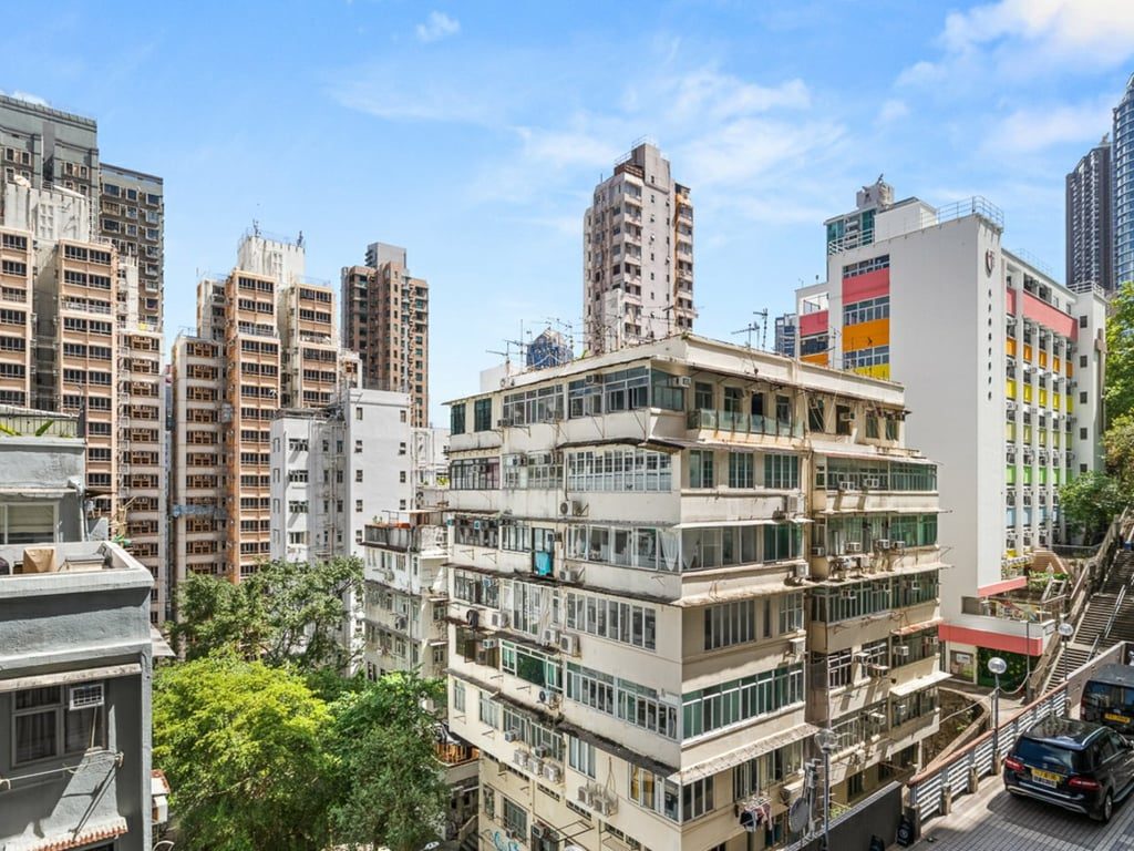 photo 3 — Winner Court Blk 1, Mid Levels West