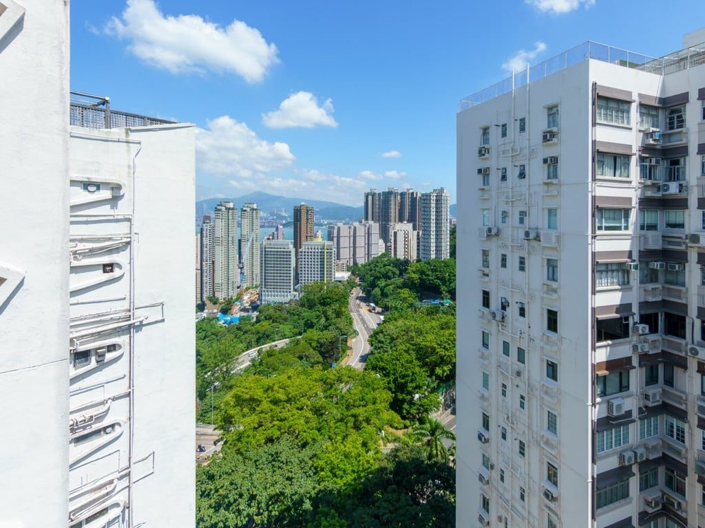 photo 10 — Y.Y. Mansions, Pok Fu Lam
