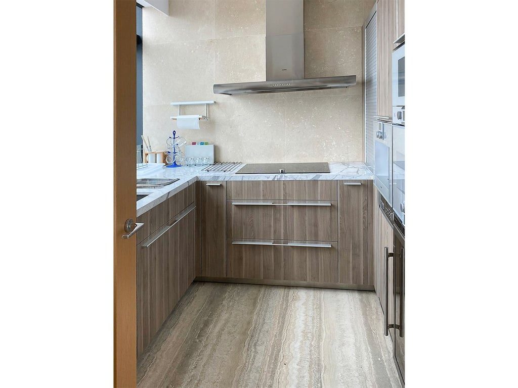 photo 9 — Gramercy, Mid Levels Central