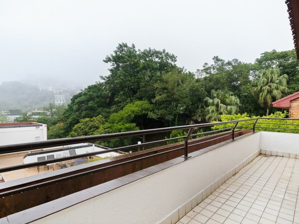 photo 7 — Orient Crest, The Peak