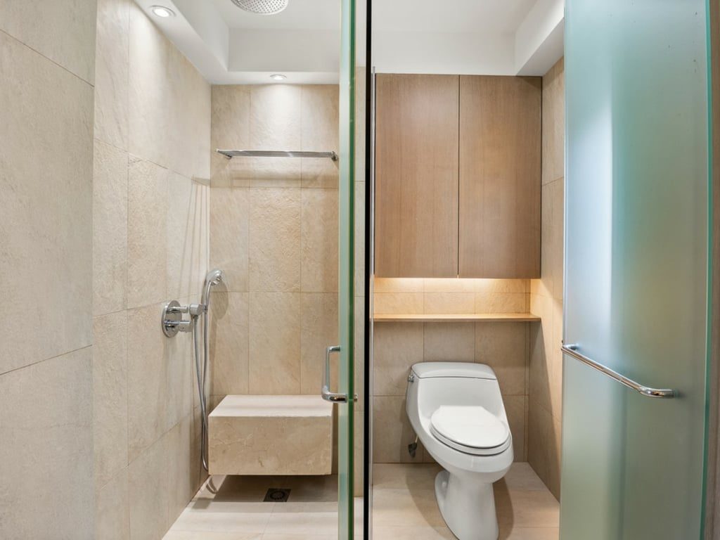 photo 11 — Greenland Court, Mid Levels Central