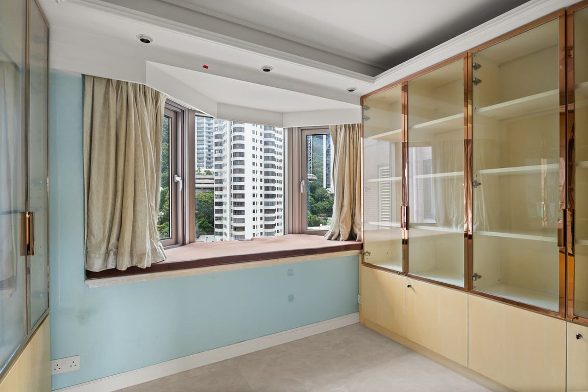 photo 13 — Estoril Court, Mid Levels Central