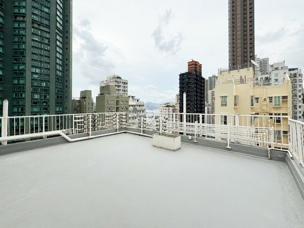 photo 13 — Hau Wo Court, Kennedy Town