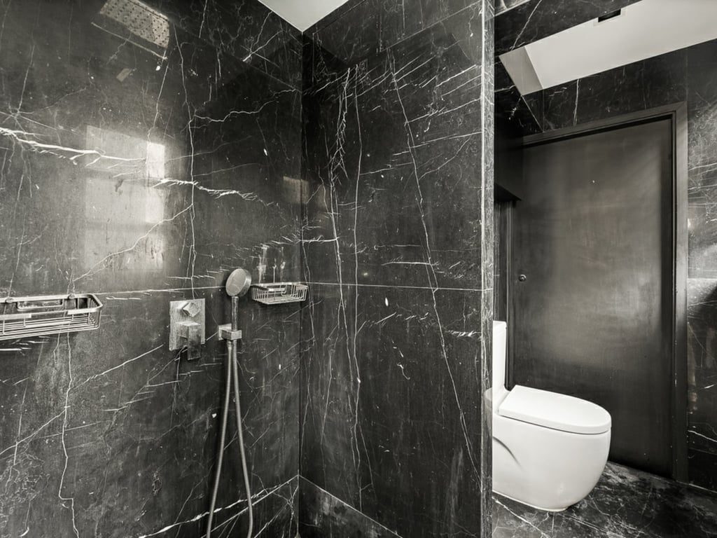 photo 10 — Hau Wo Court, Kennedy Town