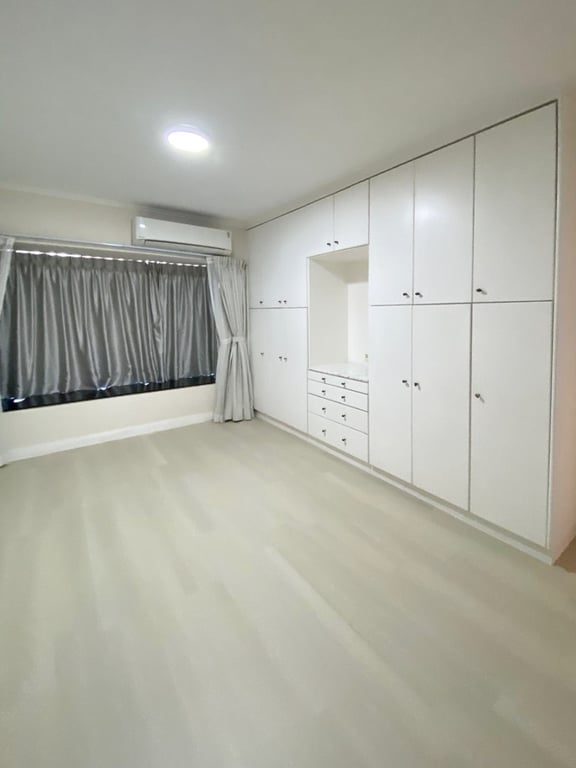 photo 3 — The Grand Panorama Blk 3, Mid Levels Central