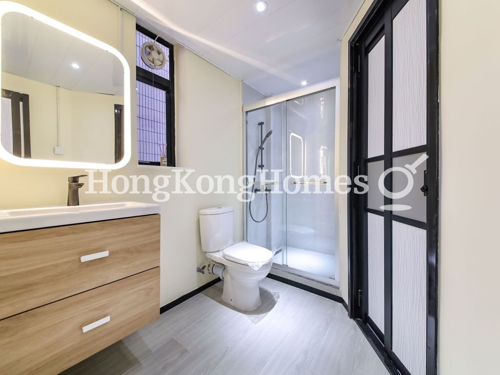 Guest Bathroom — 興裕大廈，北角