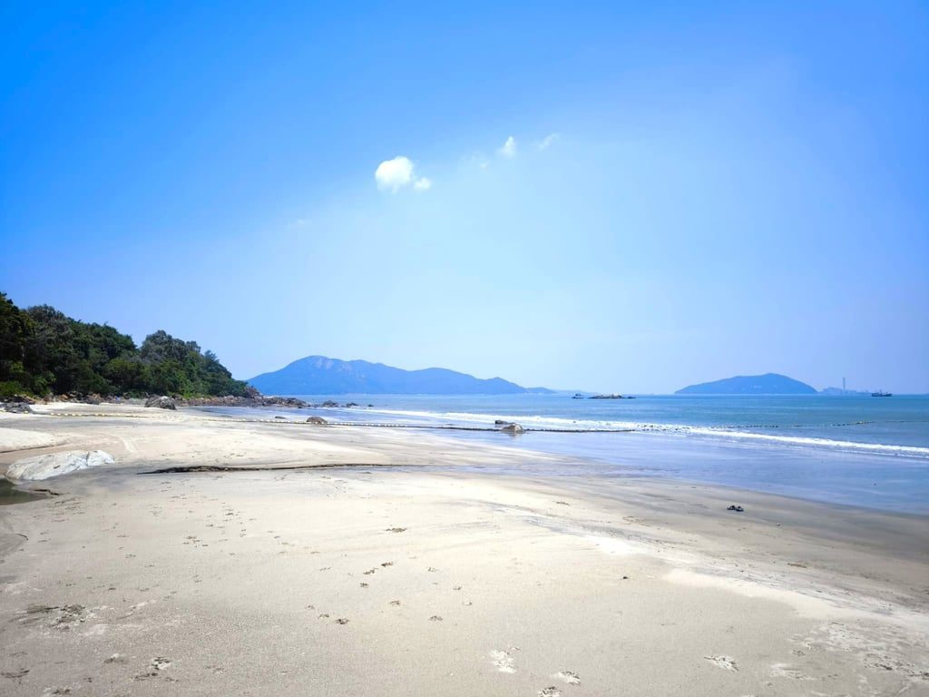 相片 17 — 海底電纜站，香港