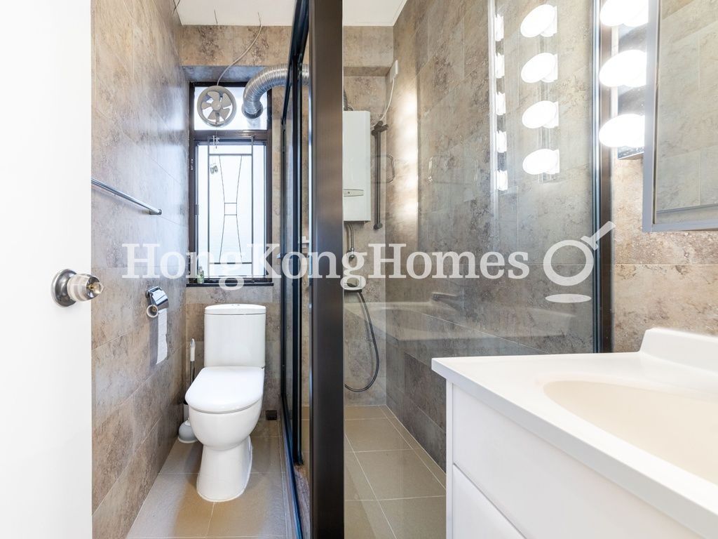 Guest Bathroom — Tak Mansion, Mid-levels West