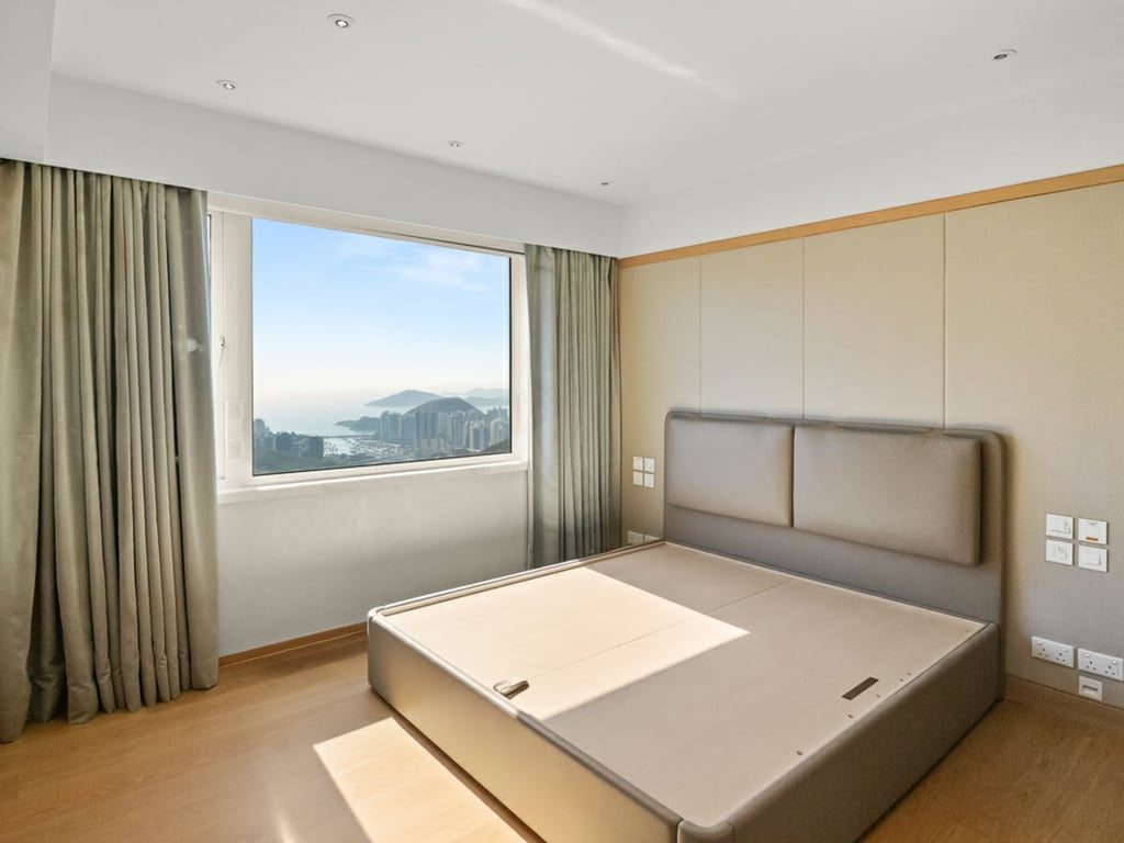 photo 18 — Villa Verde Blk A, The Peak
