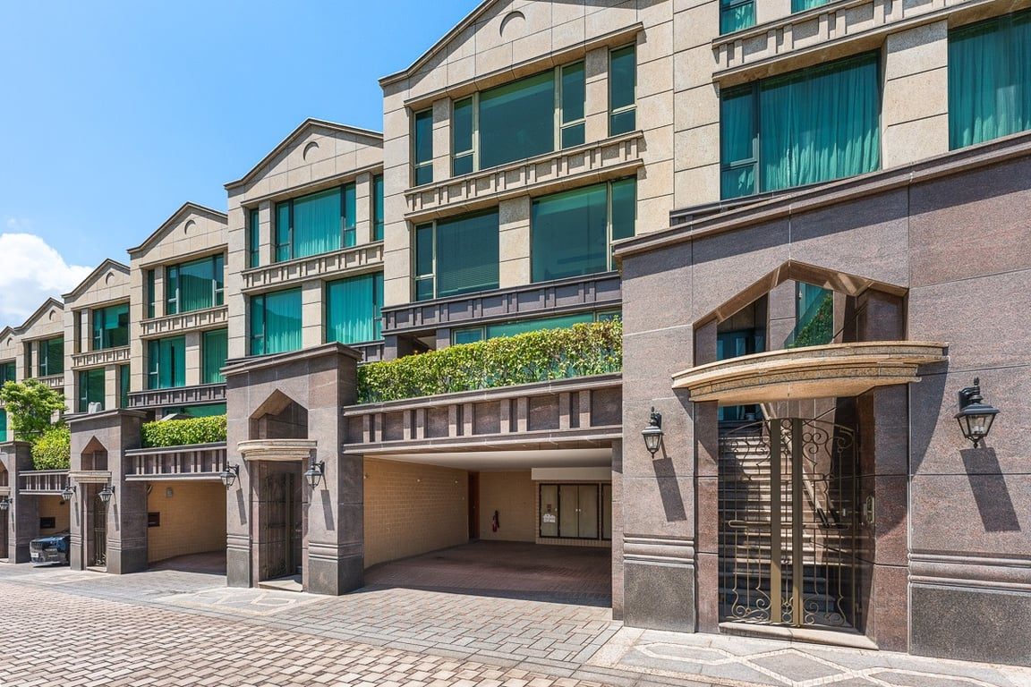 photo 2 — Le Palais, Tai Tam