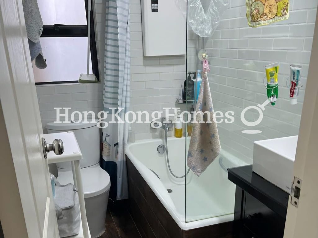 Master Bathroom — 應彪大廈，西半山