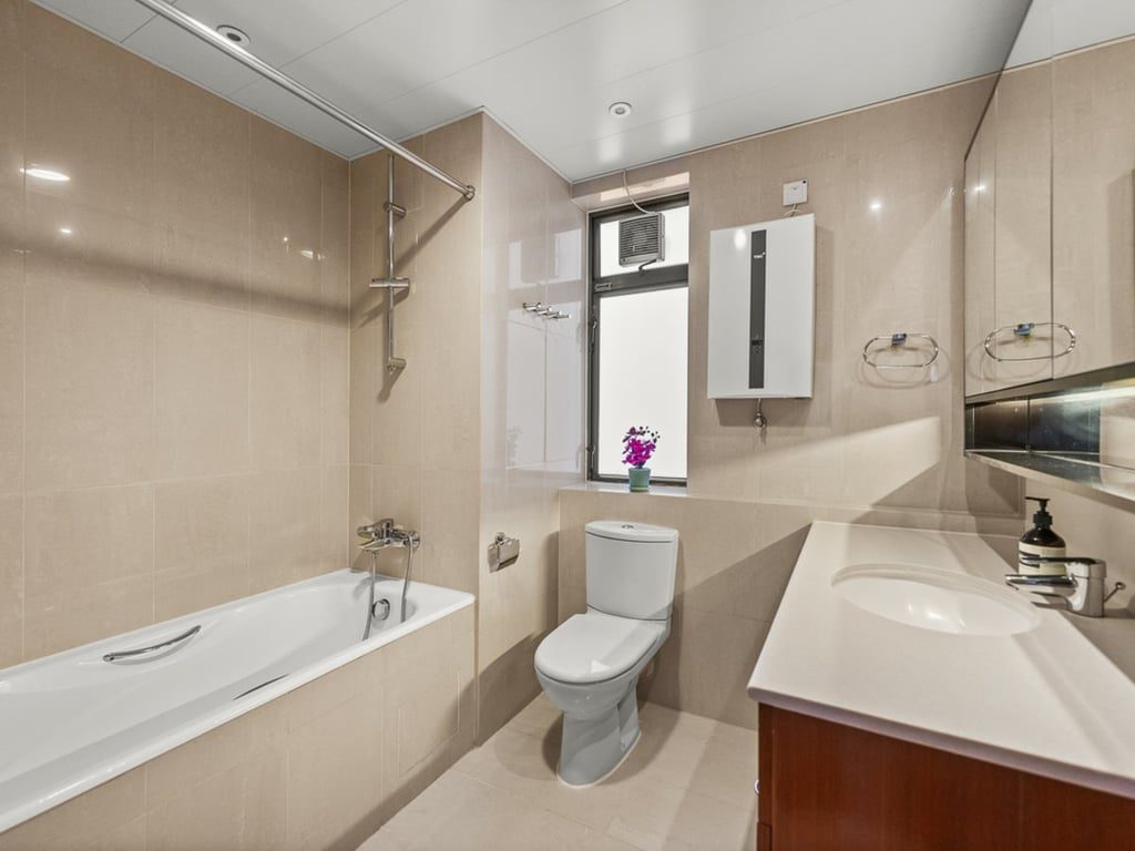 photo 4 — Bamboo Grove Blk 82, Mid Levels East