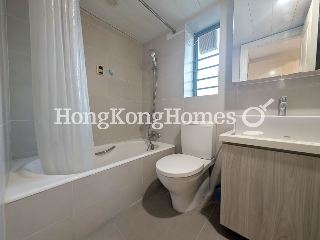 Master Bathroom — 維港灣 - 02座，大角咀