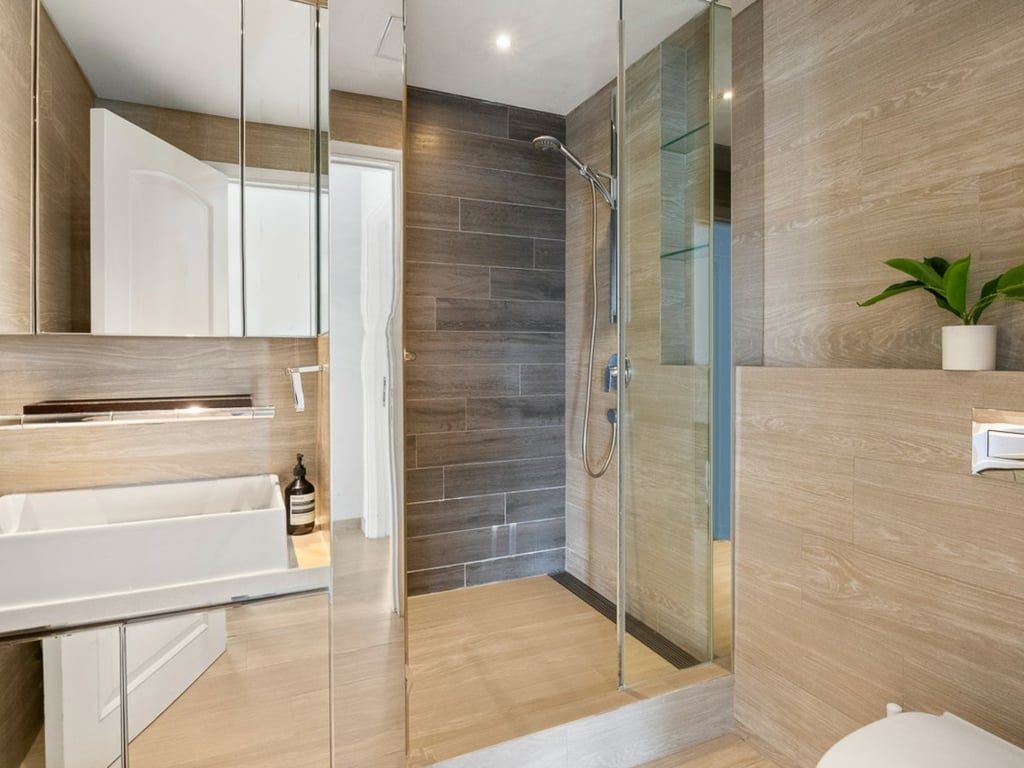 photo 11 — Guildford Court, The Peak