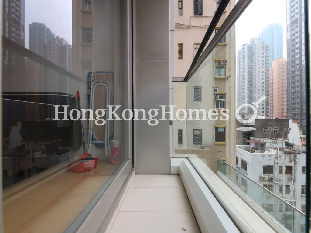 Balcony off Living and Dining Room — Lexington Hill，西環堅尼地城