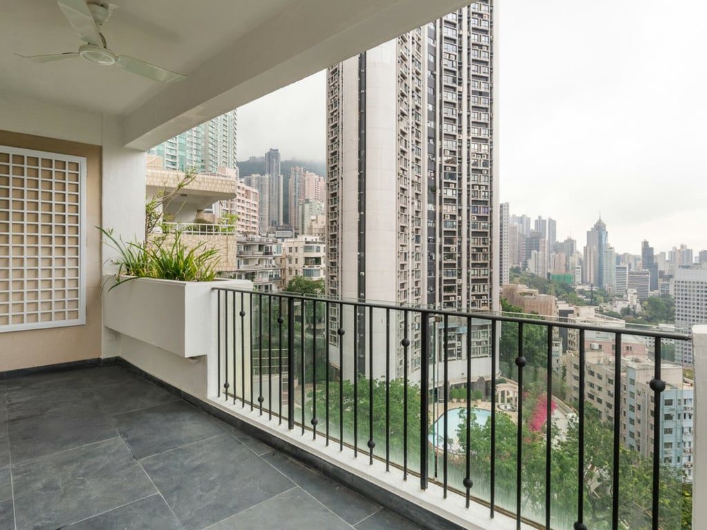 photo 2 — Glory Mansion Blk 108, Mid Levels Central