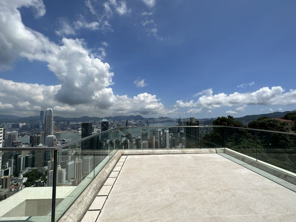 photo 17 — 28 Barker Road, The Peak