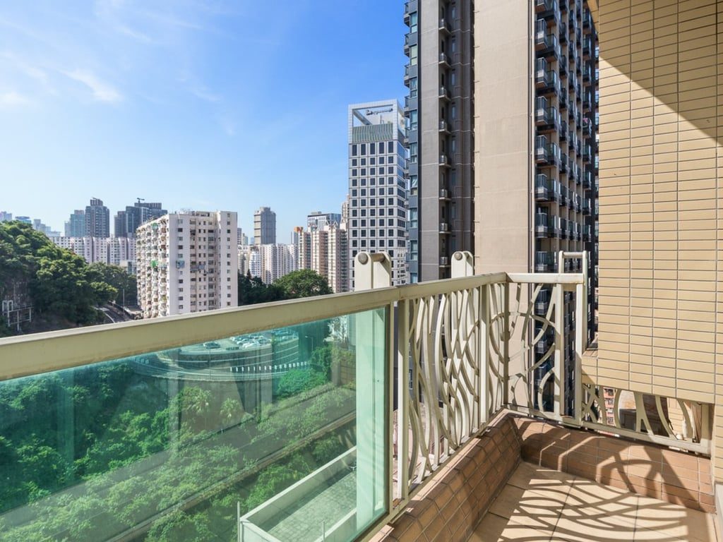 photo 2 — Casa 880, Quarry Bay