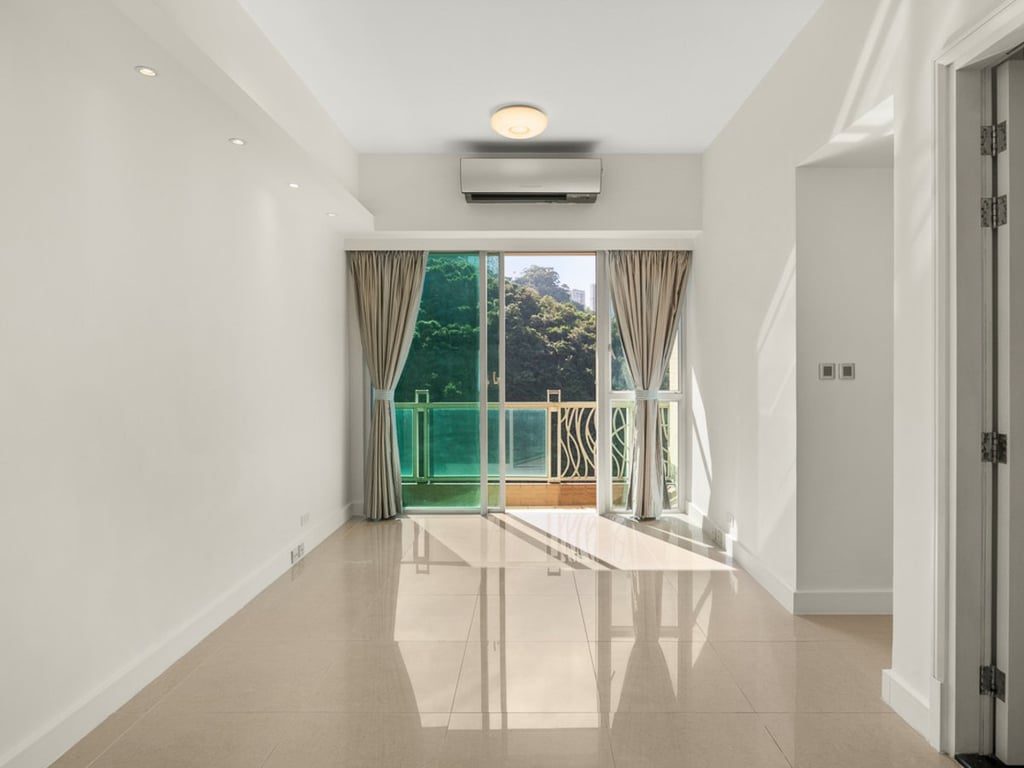 photo 3 — Casa 880, Quarry Bay