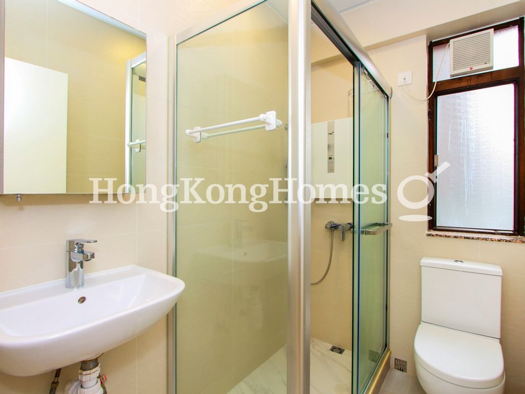 Guest Bathroom — 宜新大廈，西半山