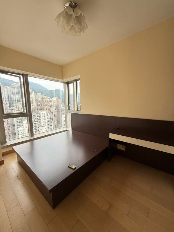 photo 4 — Island Crest, Sai Ying Pun