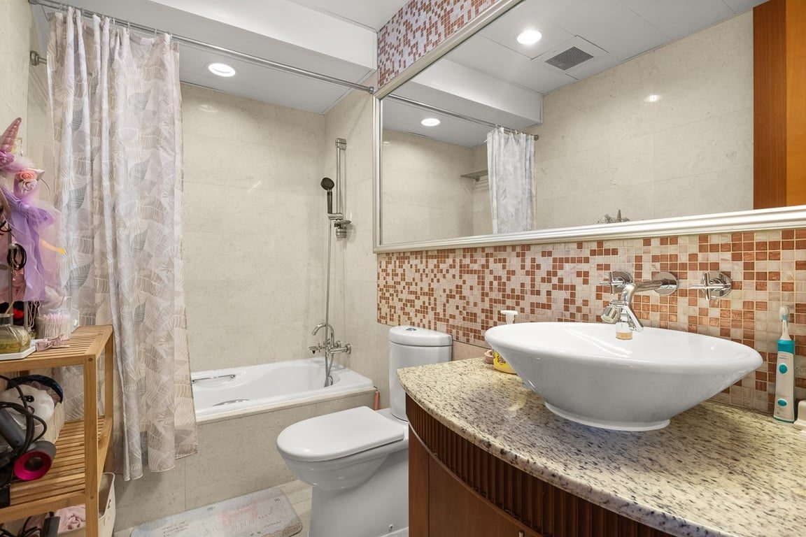 photo 11 — Villas Sorrento, Pok Fu Lam