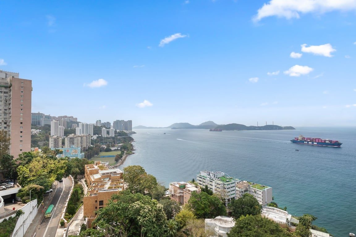 photo 2 — Villas Sorrento, Pok Fu Lam