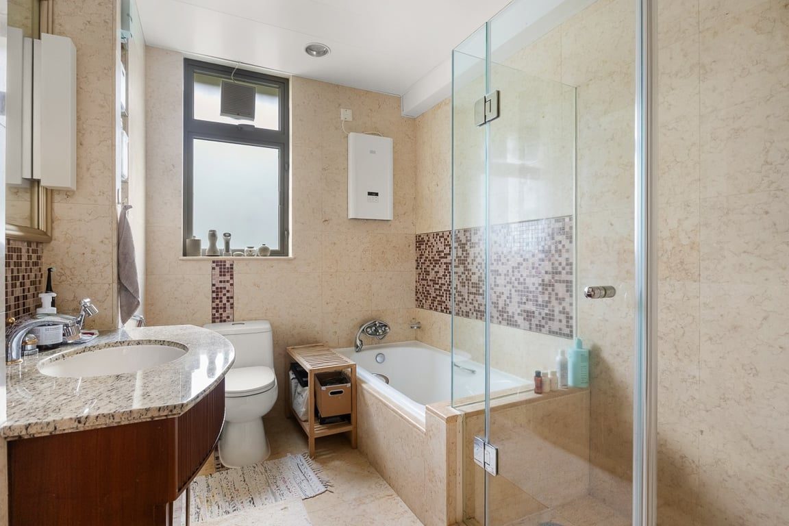 photo 9 — Villas Sorrento, Pok Fu Lam