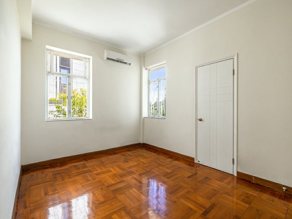 photo 8 — 8-14 Cape Road, Chung Hom Kok