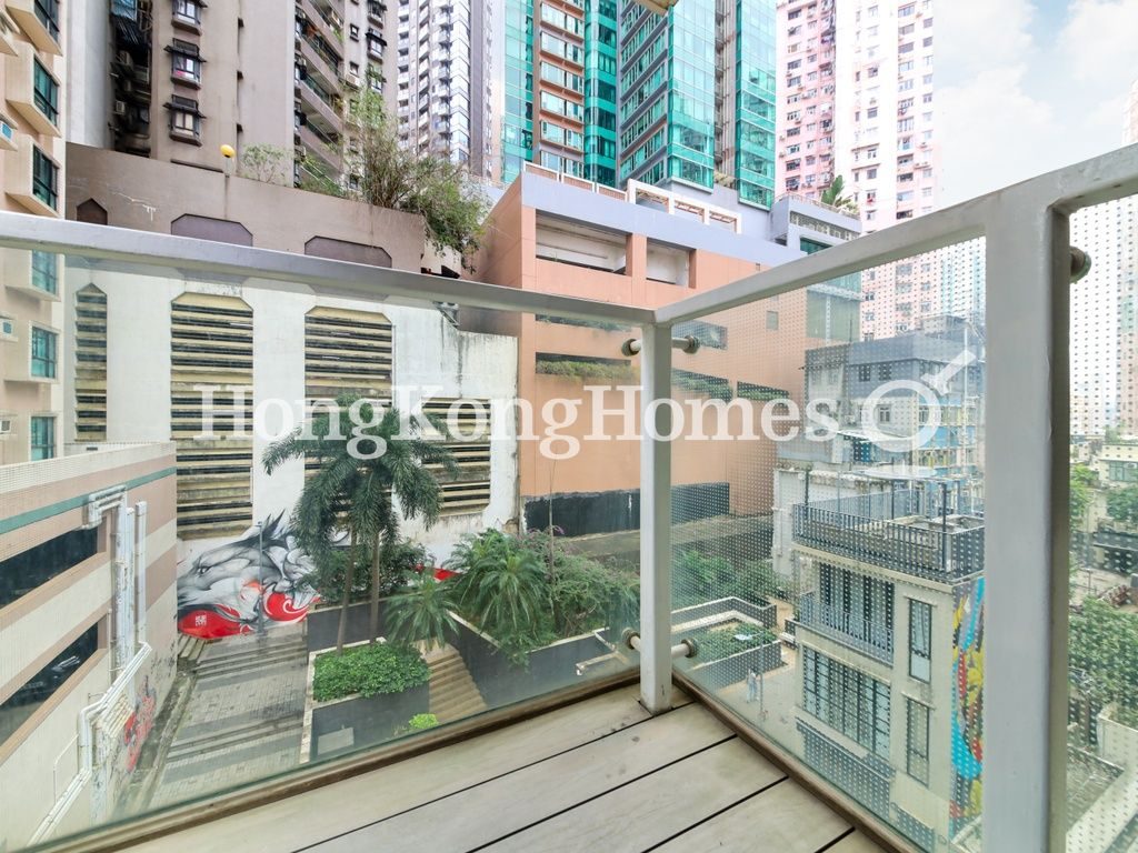 Balcony off Living and Dining Room — 尚賢居，中環