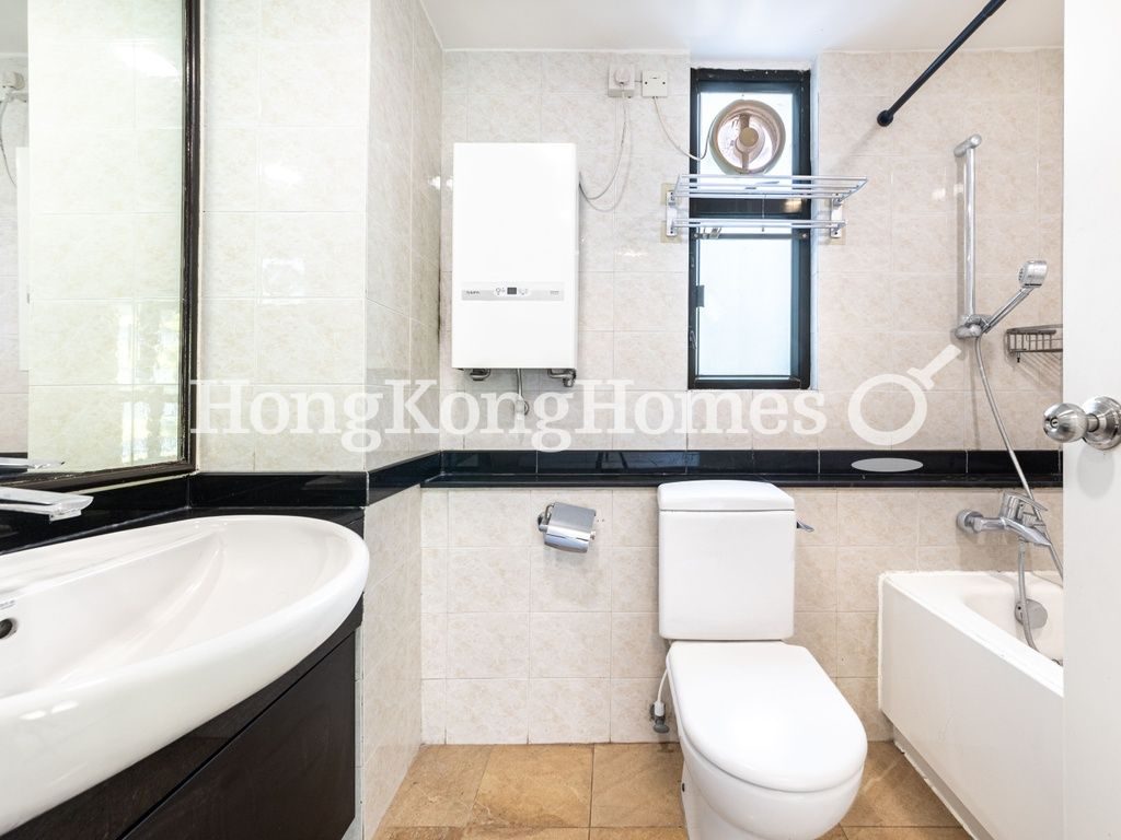 Master Bathroom — 金碧閣，西半山
