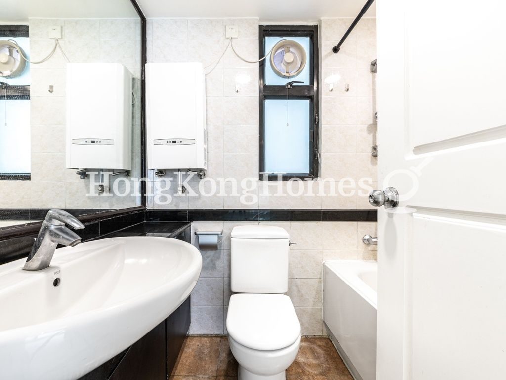 Guest Bathroom — 金碧閣，西半山