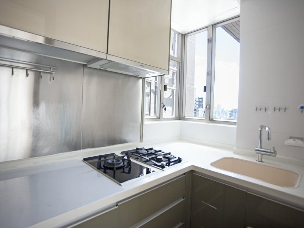 photo 5 — Island Crest, Sai Ying Pun