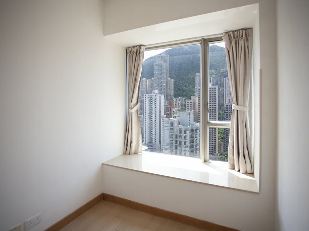 photo 6 — Island Crest, Sai Ying Pun