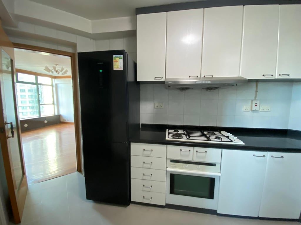 photo 4 — Robinson Place, Mid Levels West