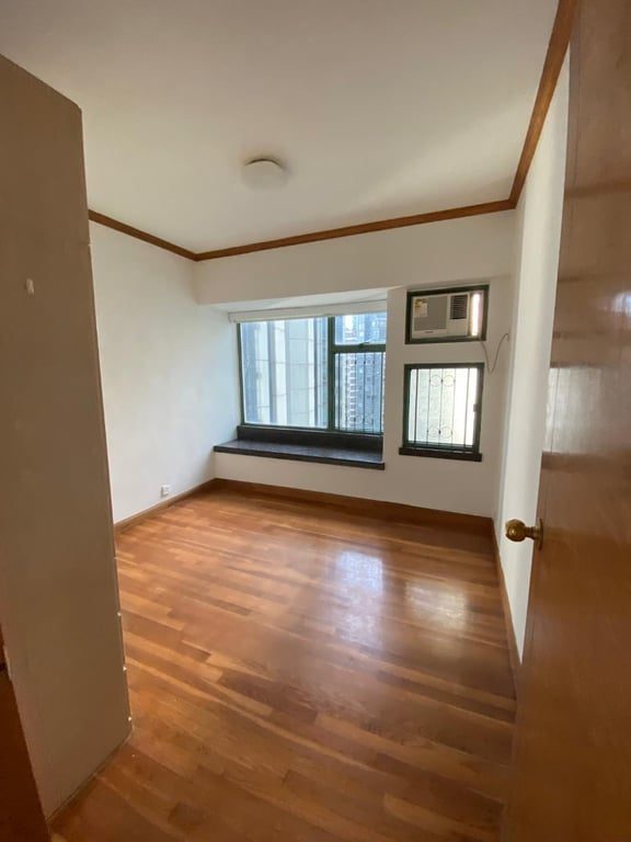 photo 8 — Robinson Place, Mid Levels West