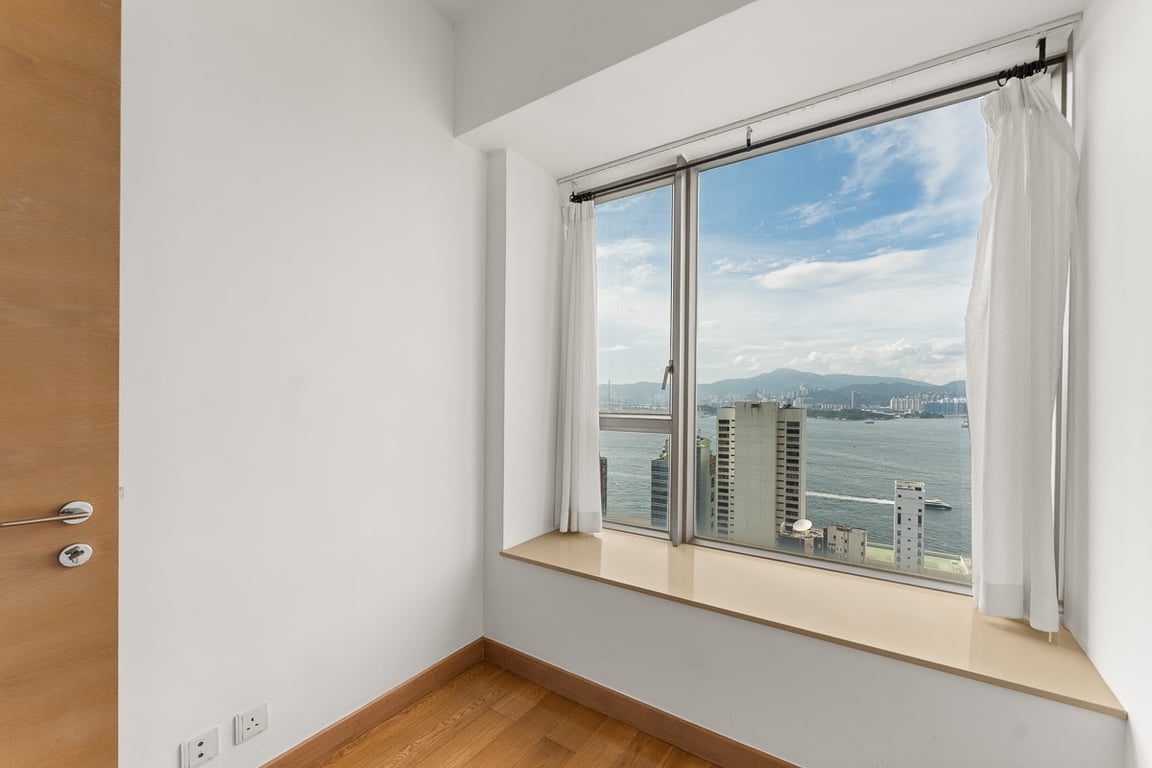 photo 4 — Island Crest, Sai Ying Pun