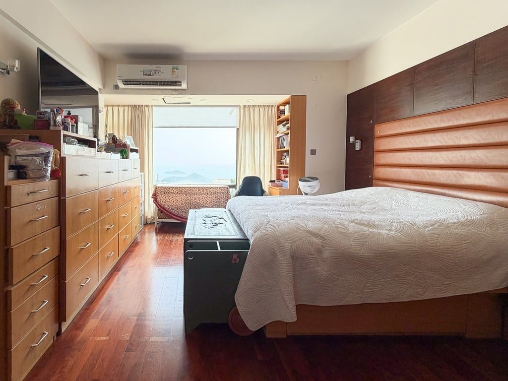 photo 11 — Black's Link Villa, The Peak