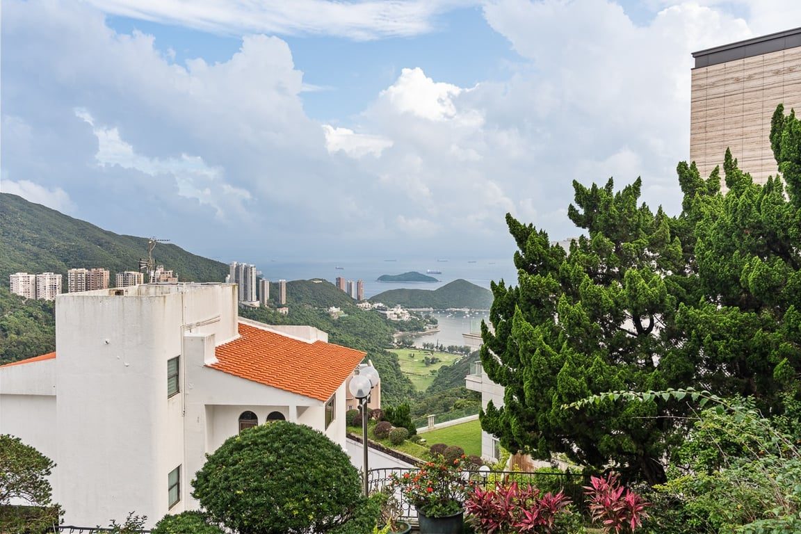 photo 2 — Black's Link Villa, The Peak