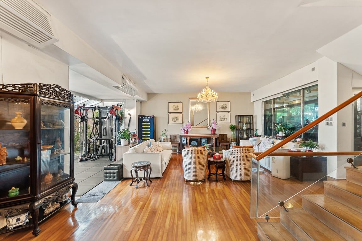 photo 7 — Black's Link Villa, The Peak