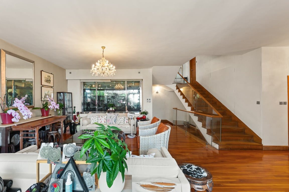 photo 8 — Black's Link Villa, The Peak