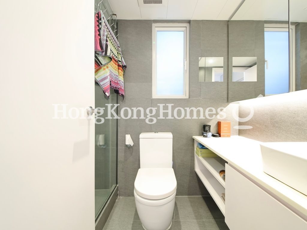 Bathroom — Wo Fat Building, Western / Kennedy Town