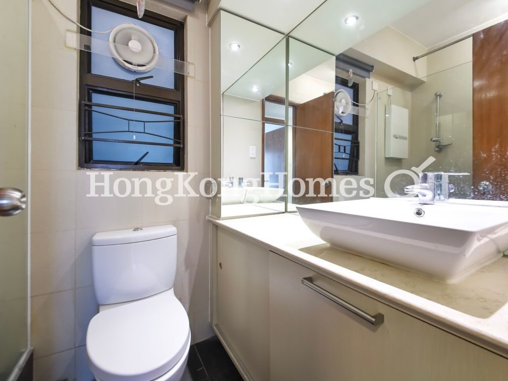 Guest Bathroom — Honor Villa, Mid-levels West
