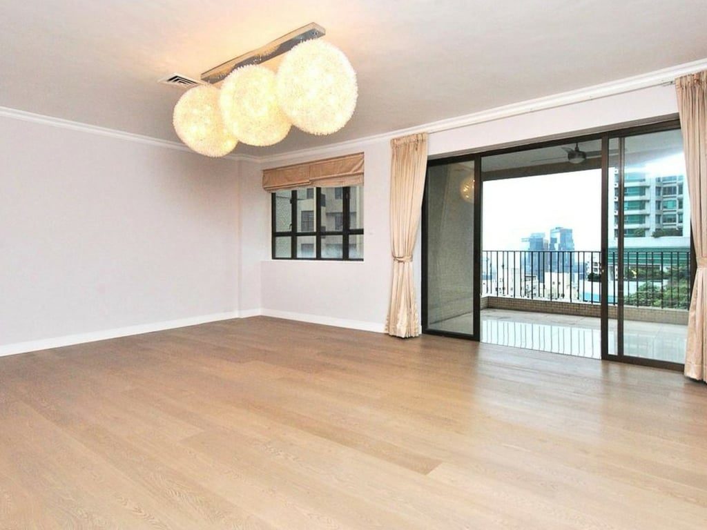 photo 4 — Grenville House, Mid Levels Central