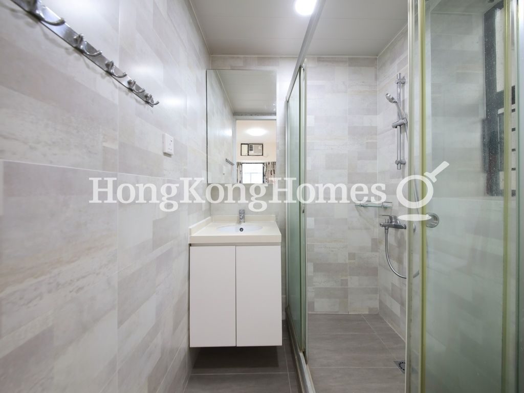 Master Bathroom — 光明臺 2 座，大坑